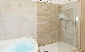 Regent's 4*